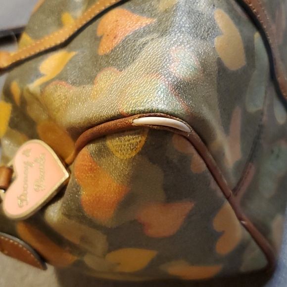 Dooney & Bourke scribble heart purse with RARE Rainbow zipper - Picture 5 of 8